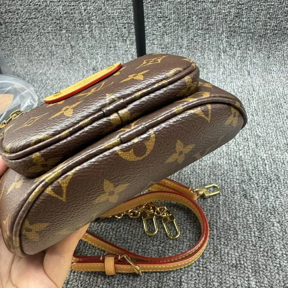 100% Authentic Louis Vuitton Leather Belt Bag - Picture 3 of 13